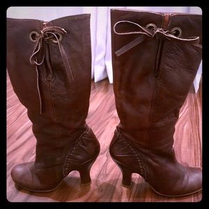 Amazing Spanish Leather Heeled Boots